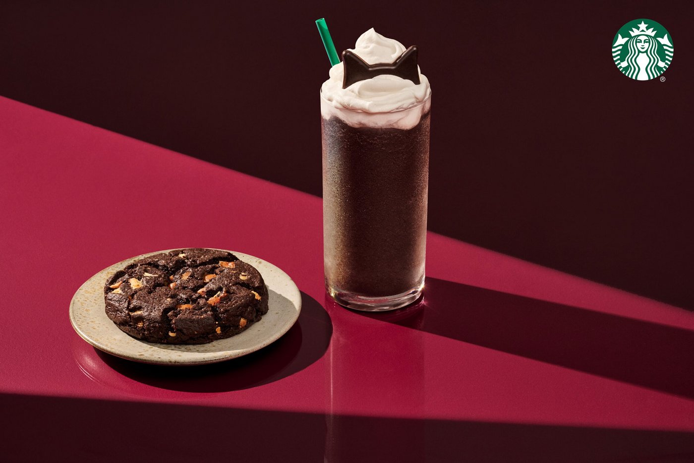 Starbucks Black Cat Frappuccino + Venti Black Night Cookie